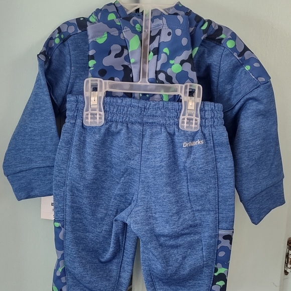 Baby bout athletic suit - Picture 2 of 3